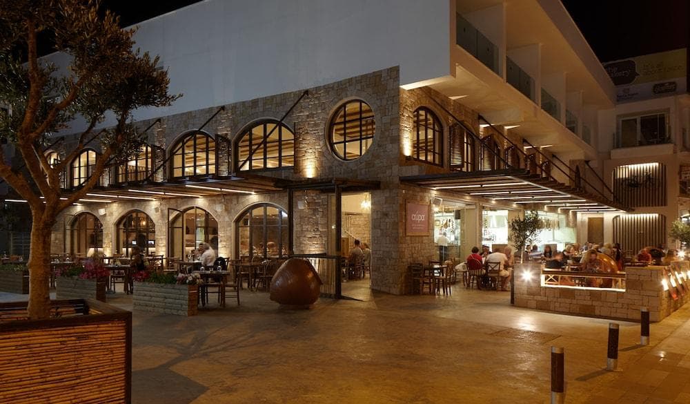 Melpoantia Luxury Apartments & Suites