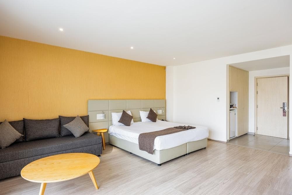 Melpoantia Luxury Apartments & Suites