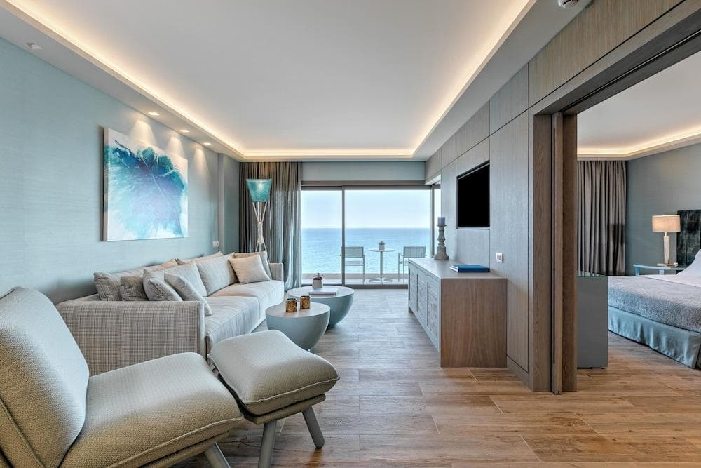 Amada Colossos Resort