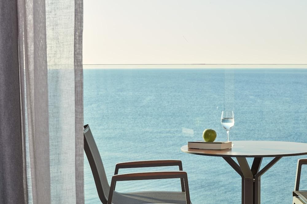 Amada Colossos Resort