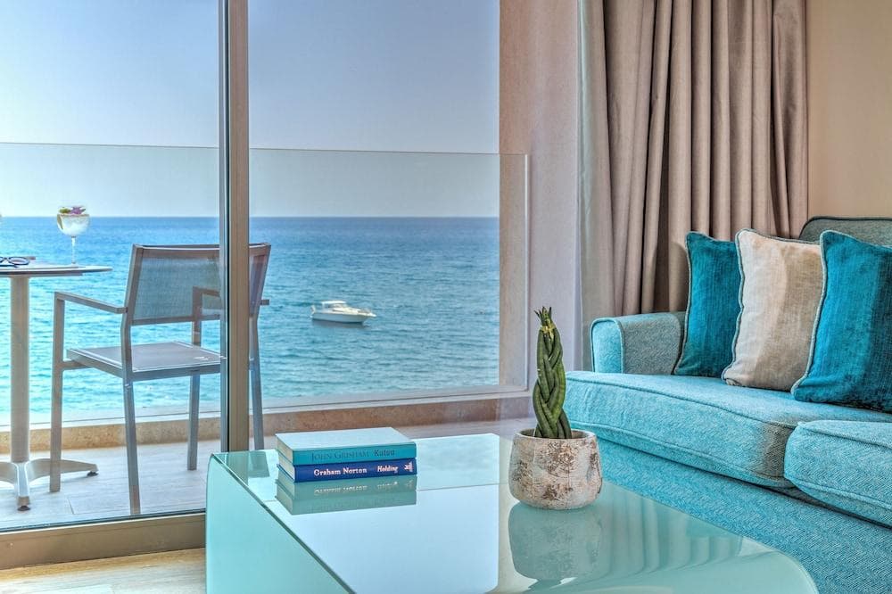 Amada Colossos Resort