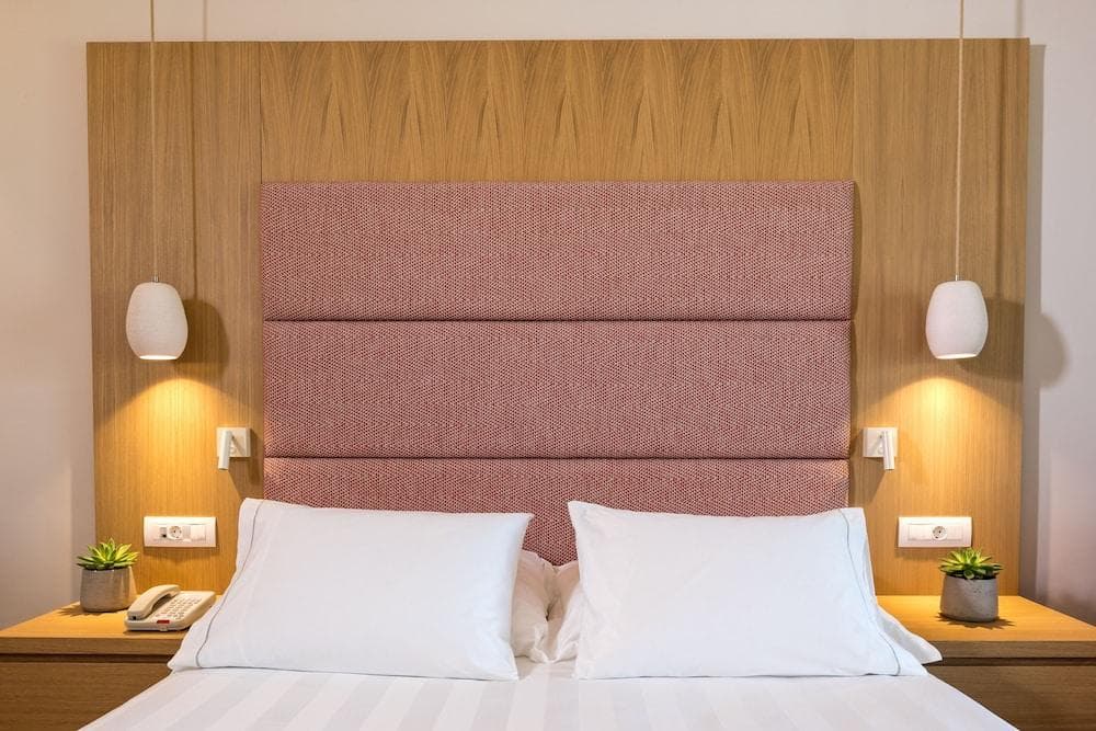 Amada Colossos Resort