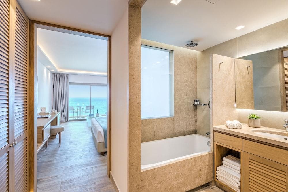 Amada Colossos Resort