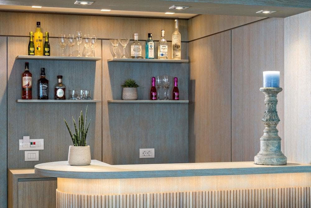 Amada Colossos Resort