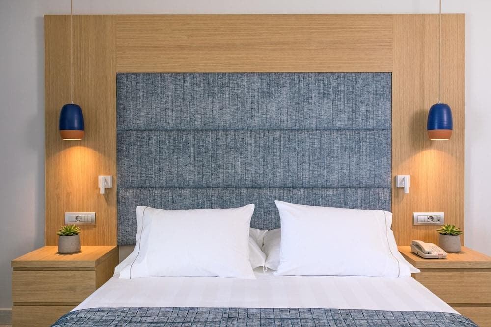 Amada Colossos Resort