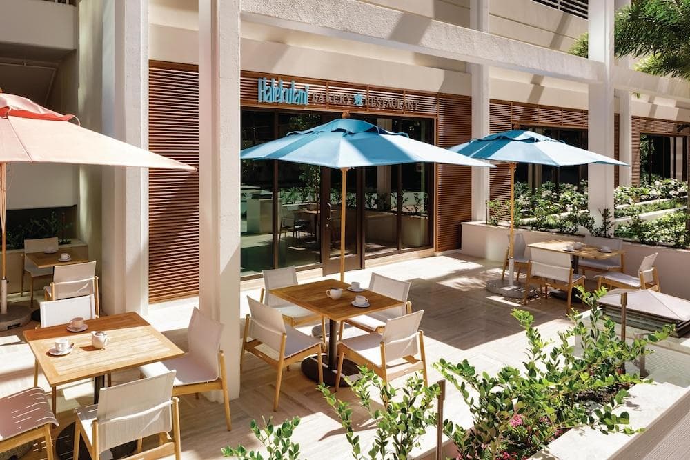 Halepuna Waikiki by Halekulani